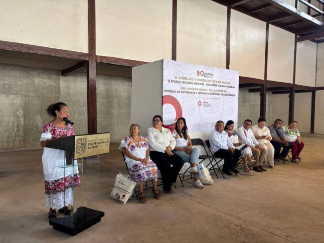 Entrega de apoyos del INMAYA. Parteras tradicionales de Quintana Roo reciben materiales e insumos en Felipe Carrillo Puerto.
