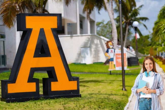 Carreras de turismo en Quintana Roo, universidades de turismo en Quintana Roo, estudiar turismo en Cancún, licenciatura en turismo, hotelería y turismo, prácticas profesionales en turismo, carreras universitarias de turismo