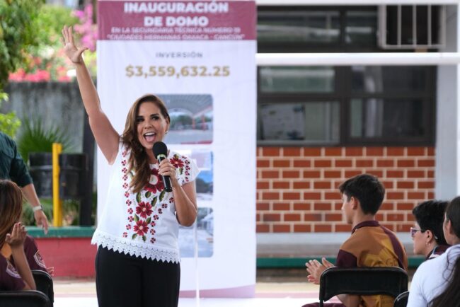 Mara Lezama entrega domo en la secundaria técnica 19 de Cancún