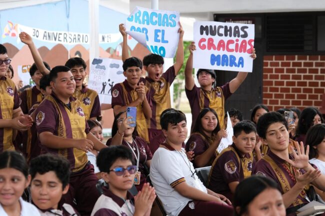 agradecen estudiantes a Mara
