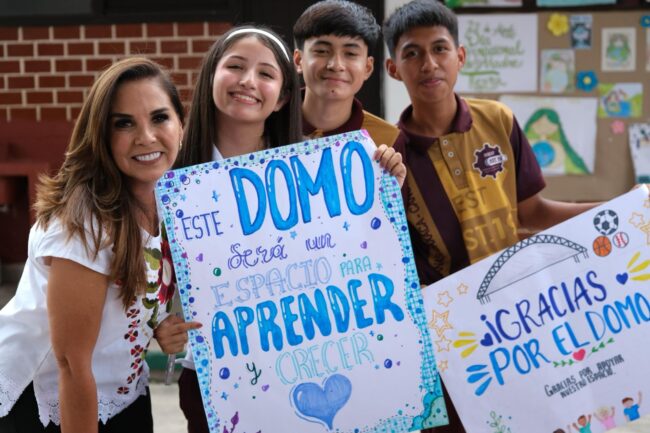 Mara Lezama entrega domo a estudiantes de la secundaria técnica 19 de Cancún