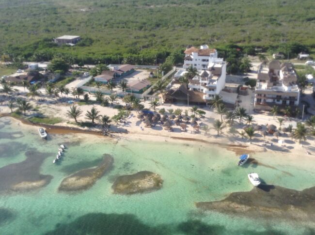 El paraíso no se vende... Quienes tenemos la fortuna de vivir en Quintana Roo compartimos un lazo invisible pero indestructible. Mahahual el paraíso Royal Caribbean Group tenía el plan de construir "Perfect Day Mexico", un parque de diversiones acuático