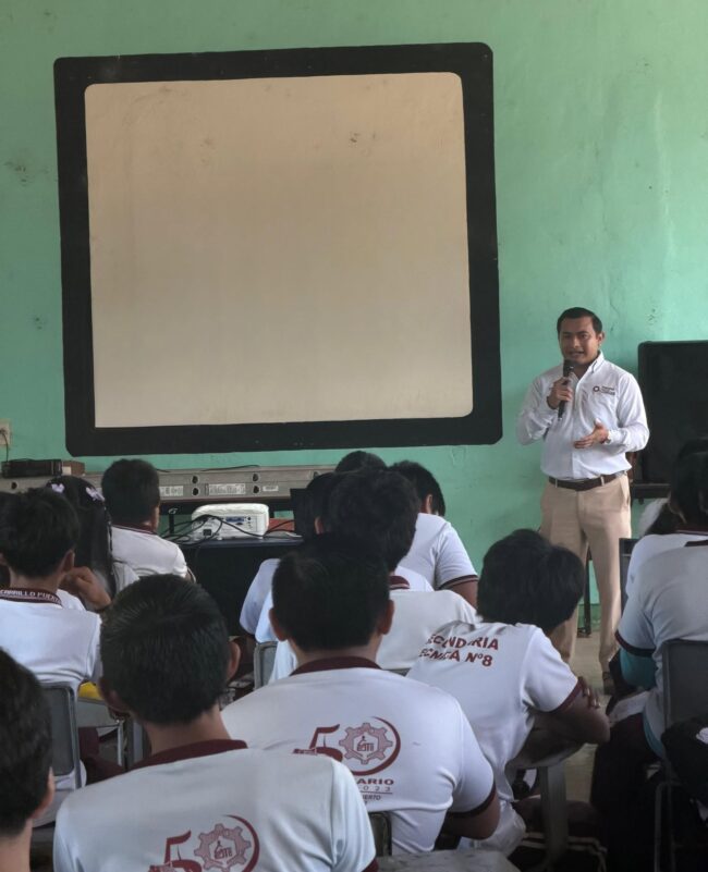 Derechos de los pueblos indígenas fortalecen la identidad de 300 estudiantes de la Escuela Secundaria Técnica No. 8 en Tihosuco, con apoyo de INMAYA.