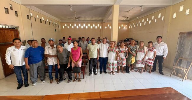 INMAYA entrega apoyo económico a dignatarios mayas