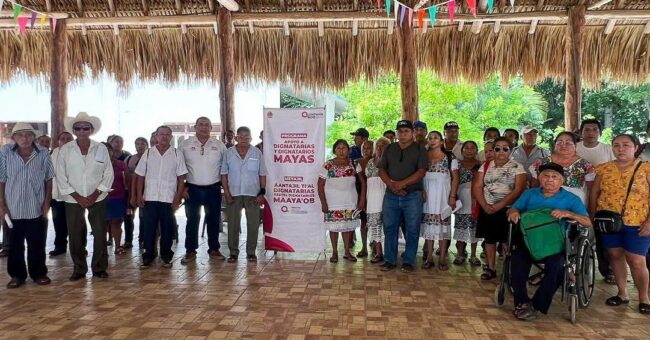 INMAYA entrega apoyo económico a dignatarias y dignatarios mayas para fortalecer la cultura, identidad y tradiciones de Quintana Roo.