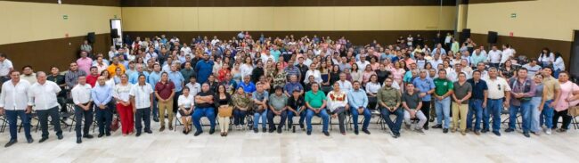 Mara Lezama entrega reconocimiento a personal docente y directivo de las telesecundarias de Quintana Roo y anuncia apoyo económico.