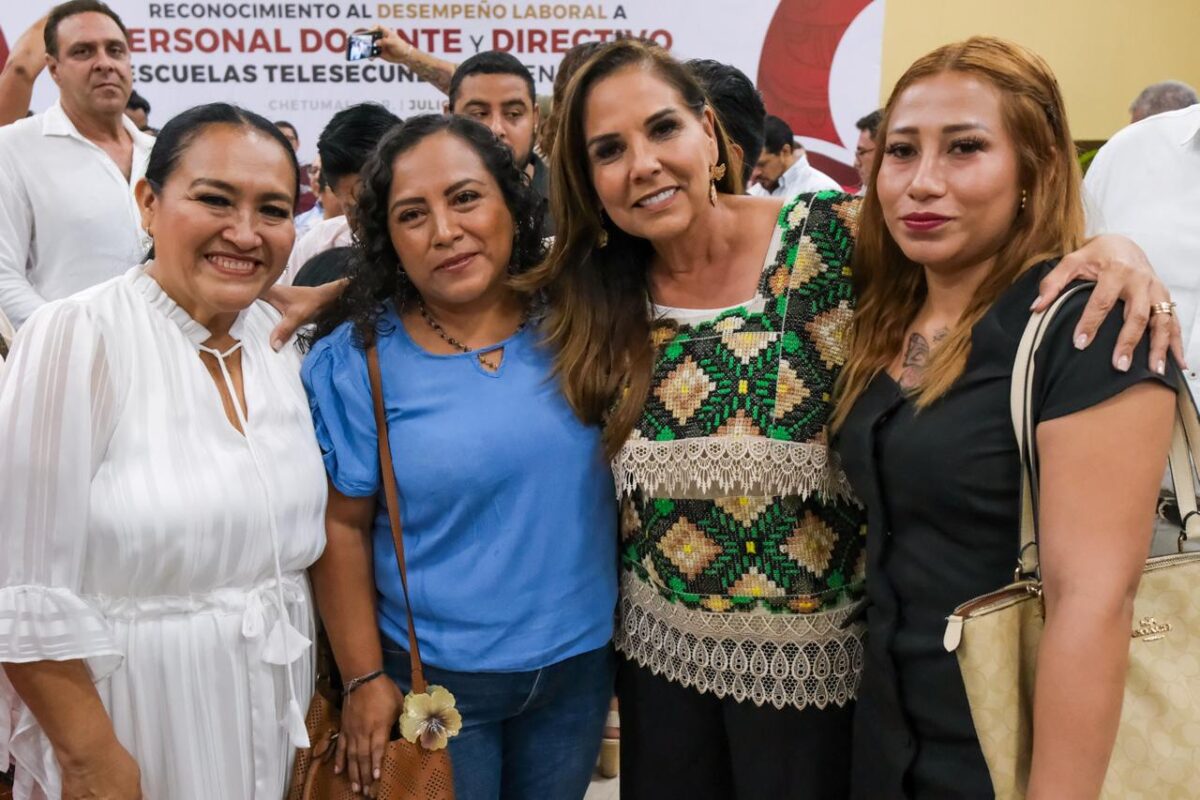 Mara Lezama reconoce a docentes de telesecundarias