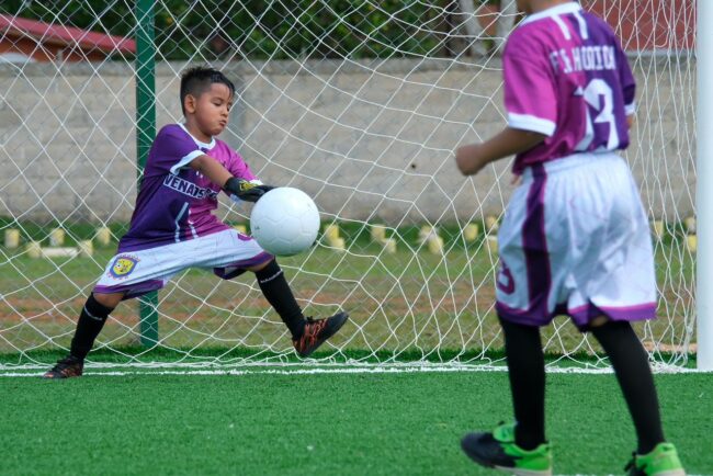 Mundial Social en José María Morelos: Mara Lezama supervisó la nueva cancha de fútbol 5 en la Unidad Deportiva Miraflores e impulsó el deporte.