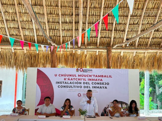 Enrique Chuc, Director General del INMAYA, durante la instalación y Primera Sesión Extraordinaria del Consejo Consultivo del INMAYA en el Centro Ceremonial Maya de la Cruz Parlante, en Felipe Carrillo Puerto Comunidades indígenas