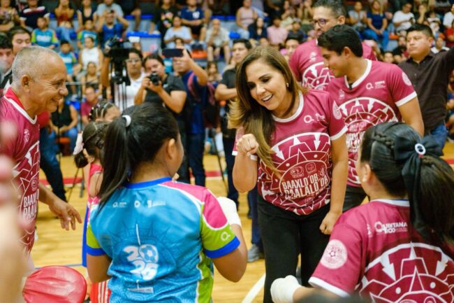 Mara Lezama clausura el curso Baaxlo’ob Paalalo’ob