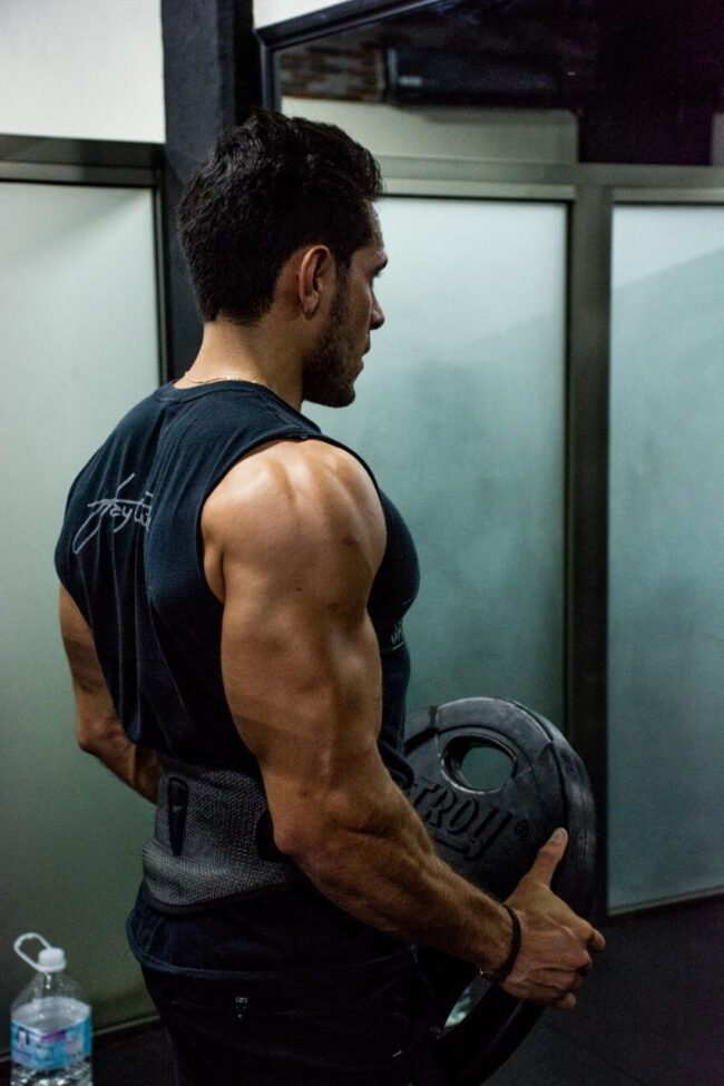 ¿Perder grasa o ganar músculo? Descubre cómo mejorar tu composición corporal, conservar masa muscular y construir un cuerpo más fuerte y saludable. IMPACT FITNESS José Pablo Ramos Alfaro